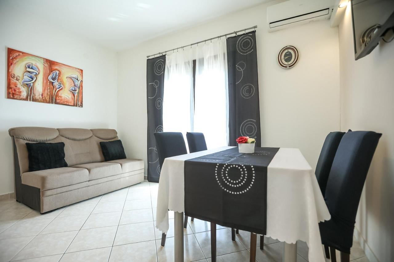 Pool Apartments Julia Ζαντάρ Εξωτερικό φωτογραφία
